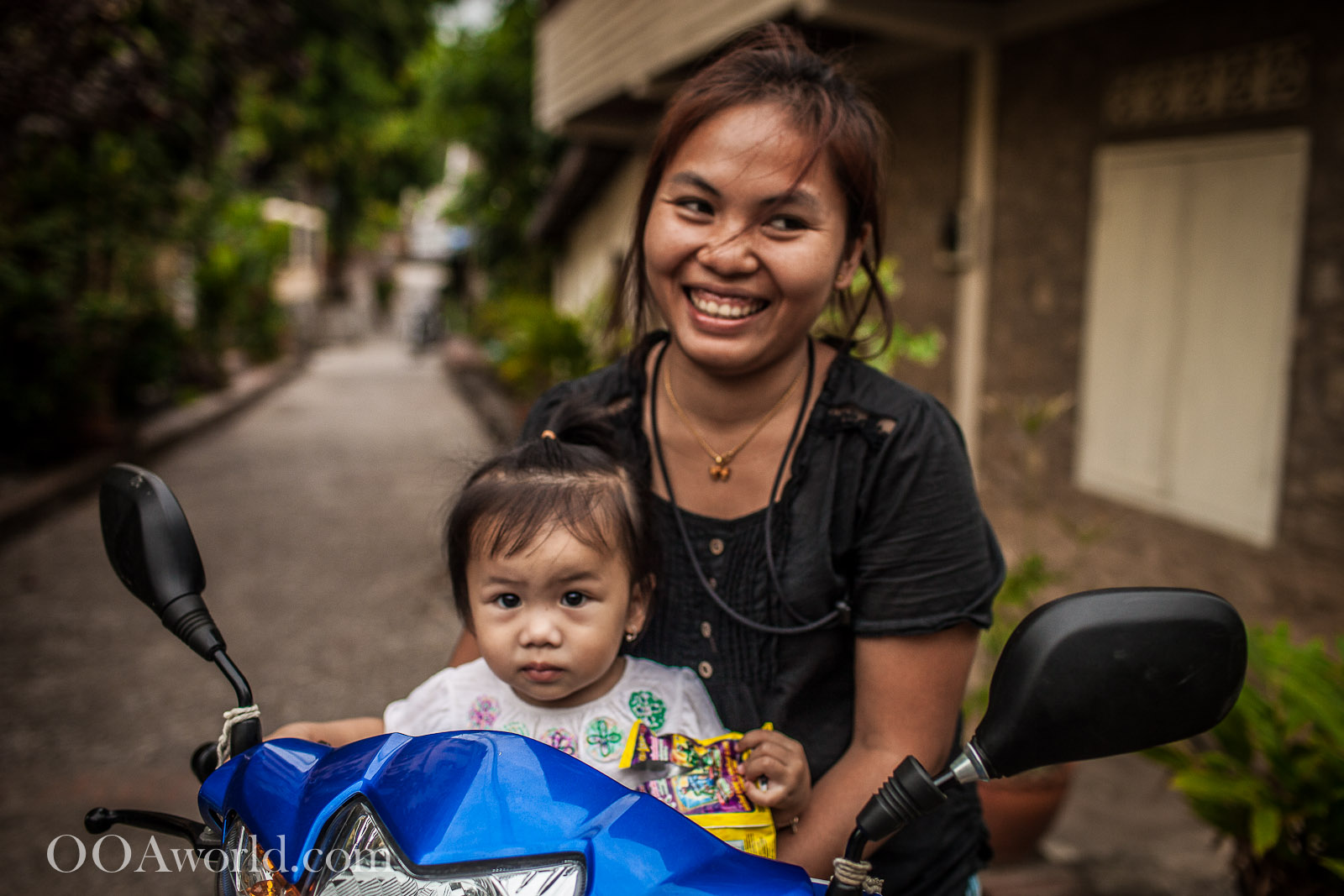 Luang Prabang Photo Portrait Mother Baby Photo Ooaworld