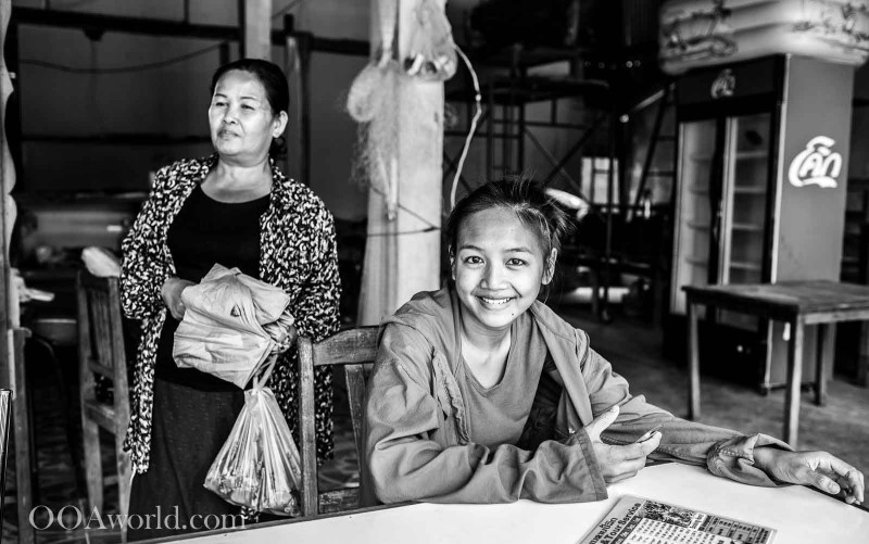 Mother Daughter Vang Vieng Laos Photo Ooaworld