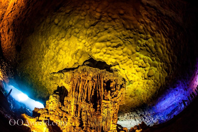 Ha Long Bay Caves Sung Sot Photo Ooaworld