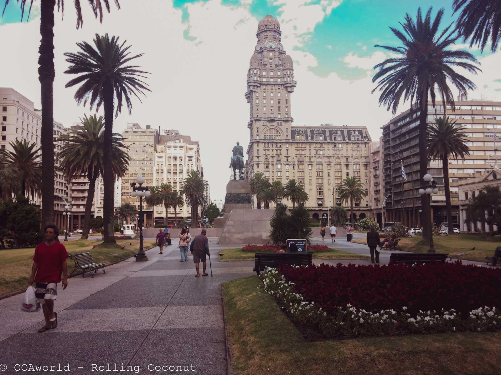 Plaza de Independencia Photo OOAworld Rolling Coconut