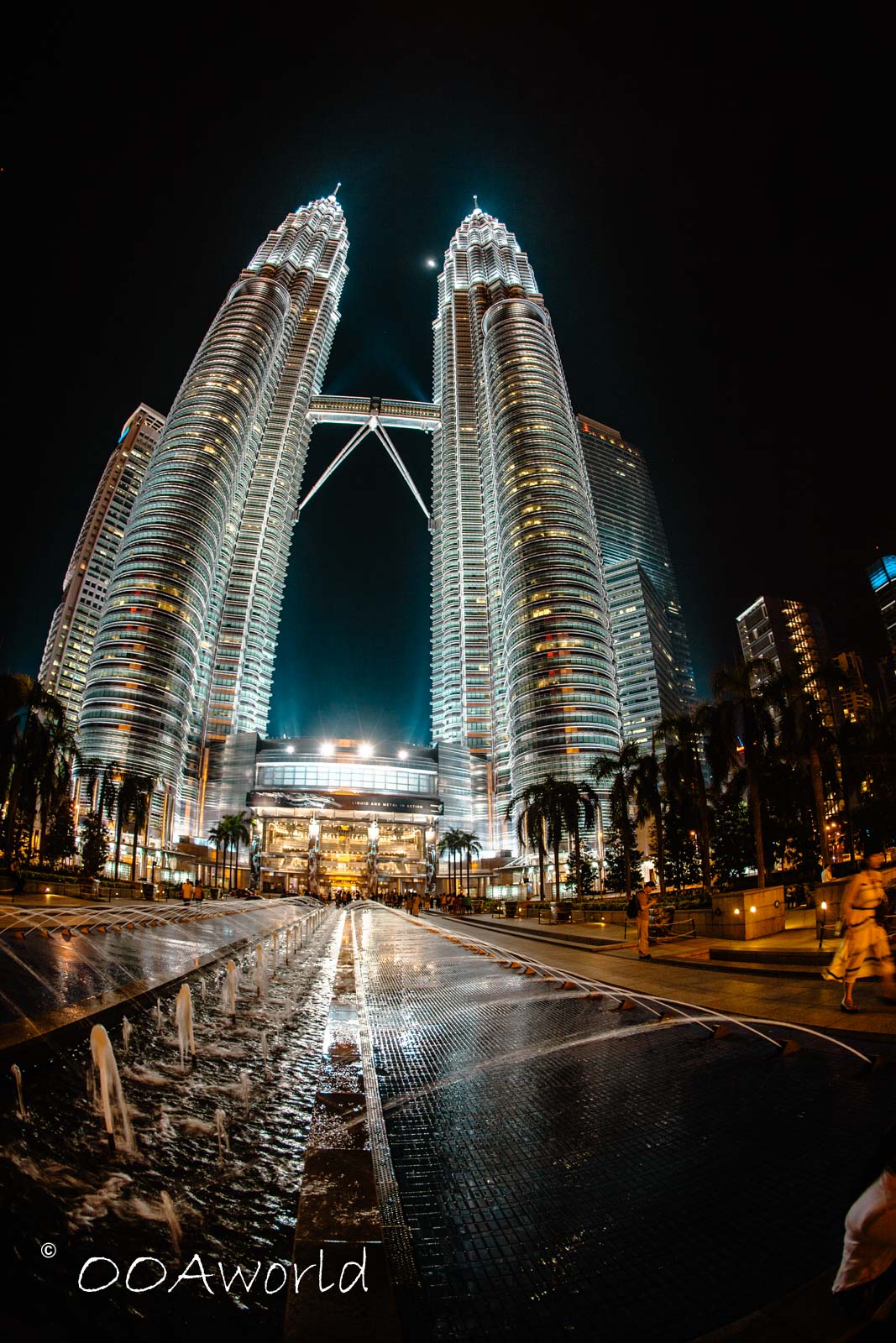 Petronas Twin Towers Night Kuala Lumpur Malaysia Photo Ooaworld