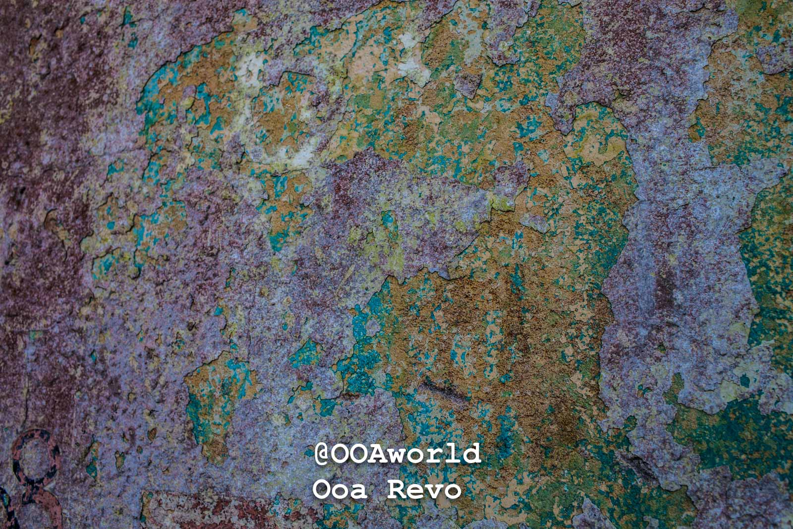 textured peeling wall with vibrant colors Photo OOAworld