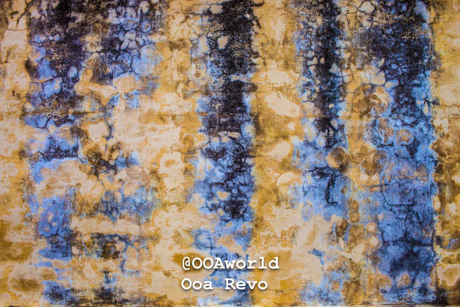 abstract textured wall with blue and gold hues Photo OOAworld