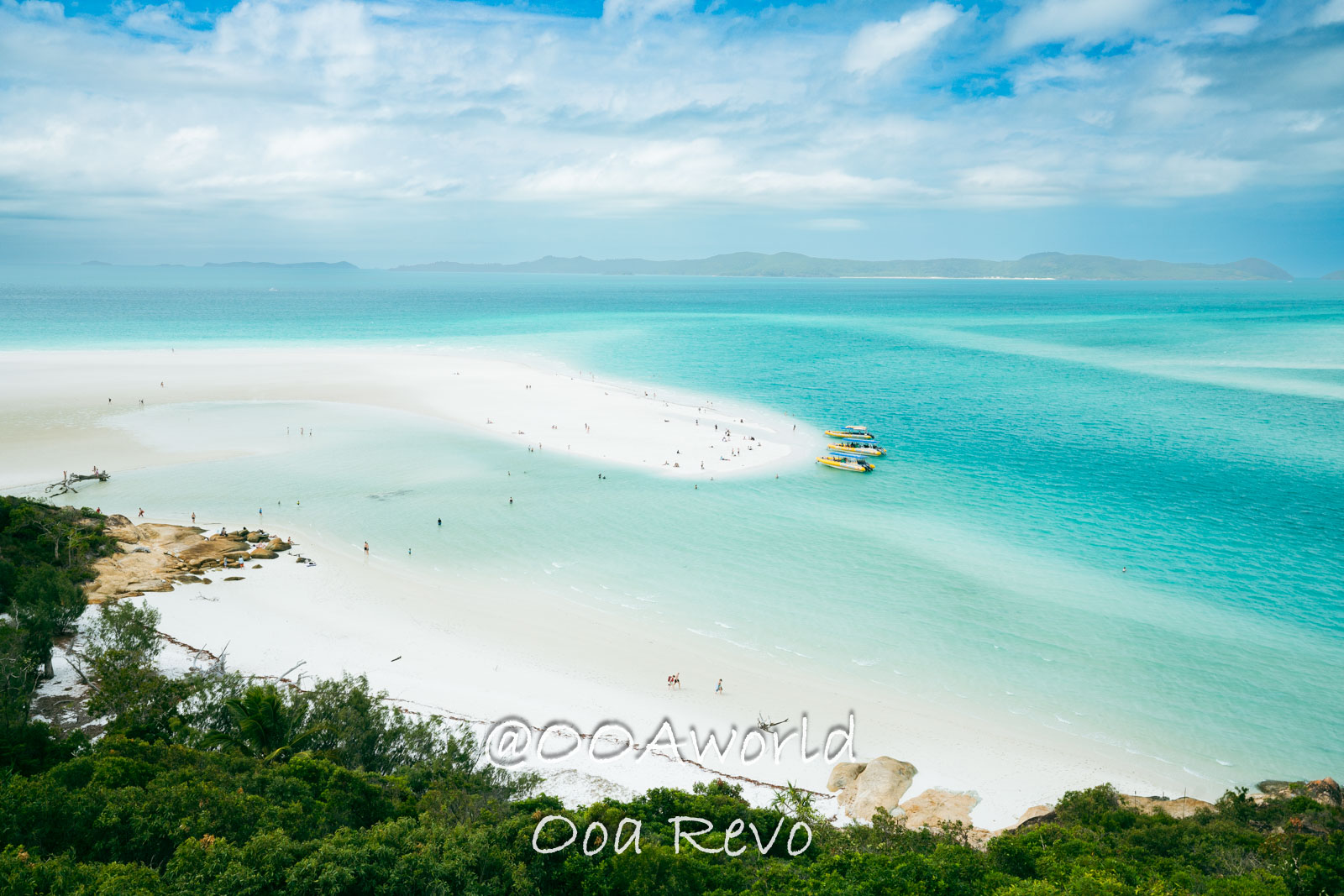 Airlie Beach Whitsundays Australia Tropical beach with turquoise waters and white sand Photo OOAworld