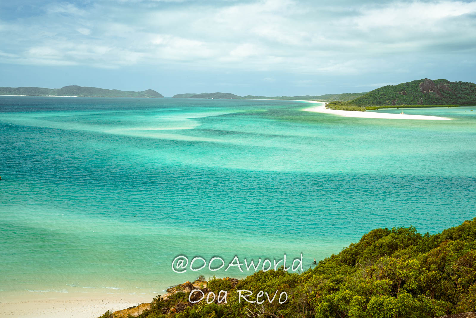 Airlie Beach Whitsundays Australia turquoise sea and white sand beach landscape Photo OOAworld