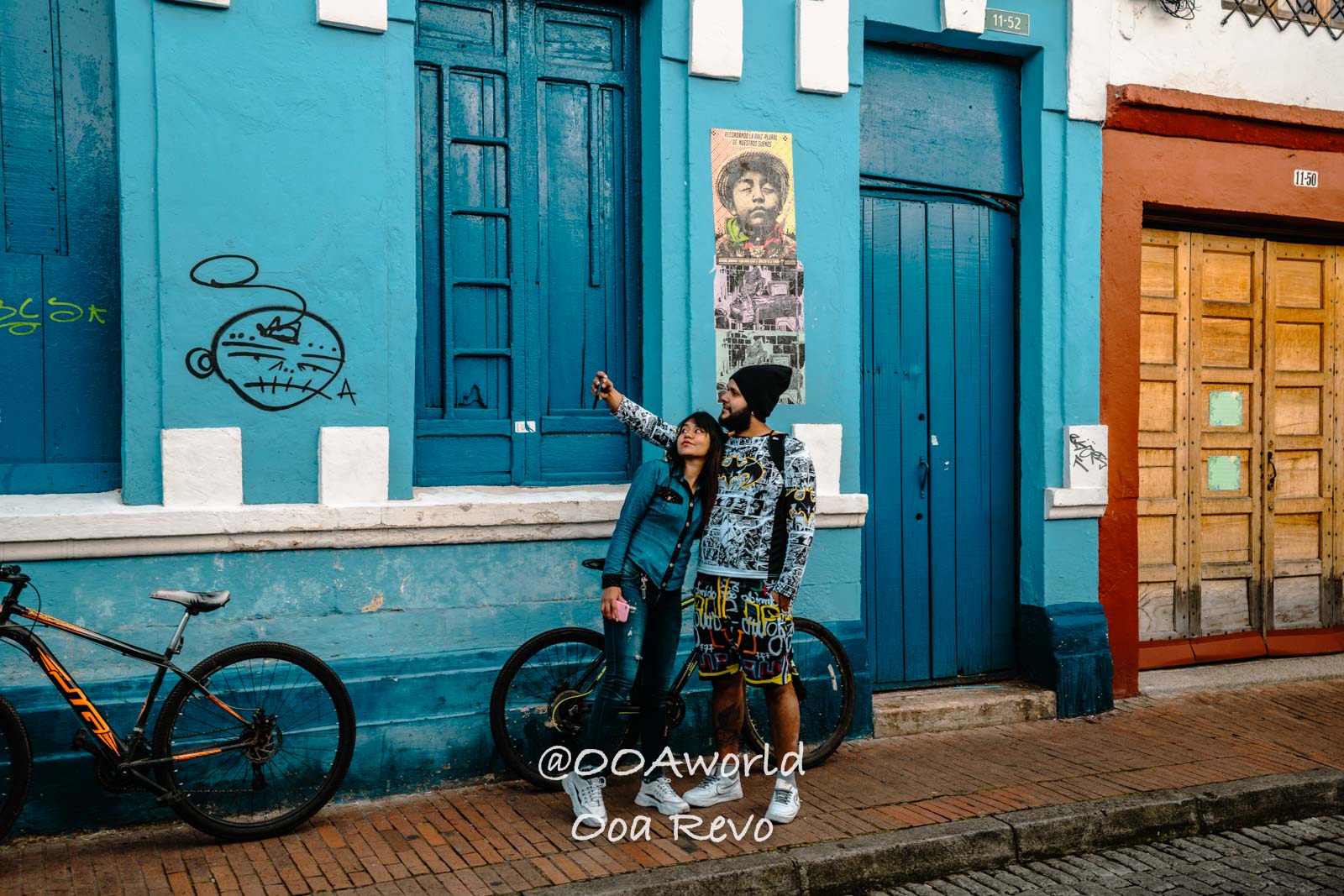 La Candelaria Bogota urban couple selfie blue wall street art Photo OOAworld