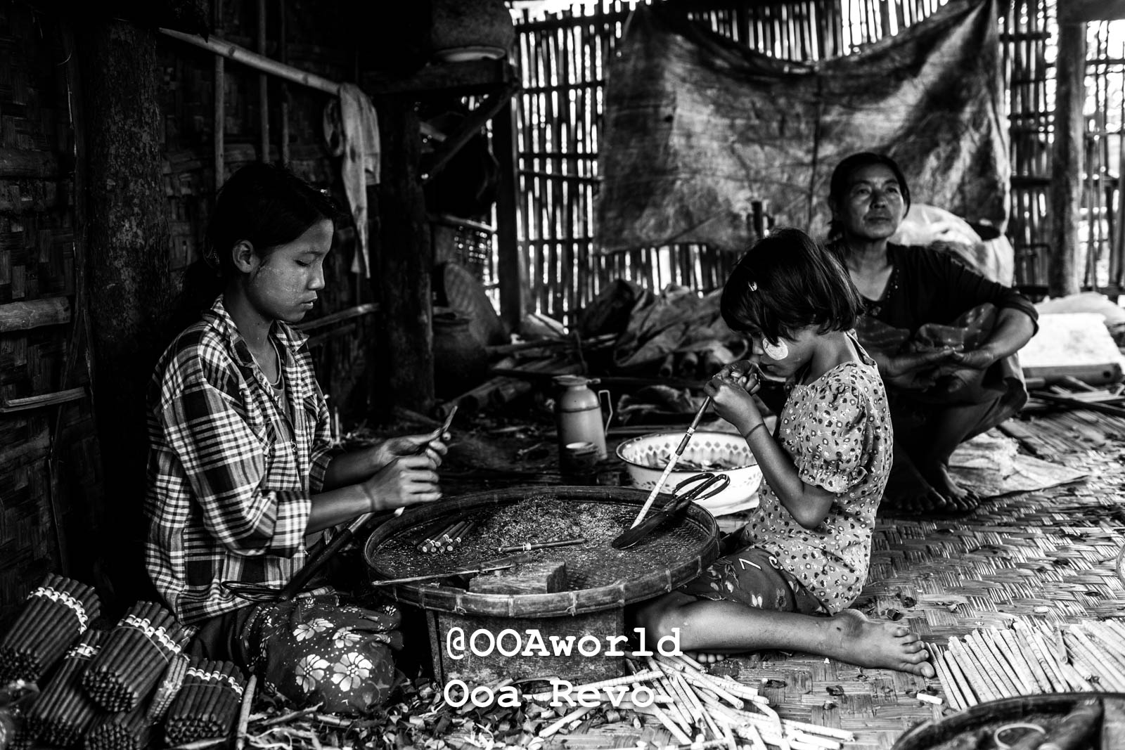 Inle Lake People Inle Lake traditional cigar making Myanmar black and white Photo OOAworld