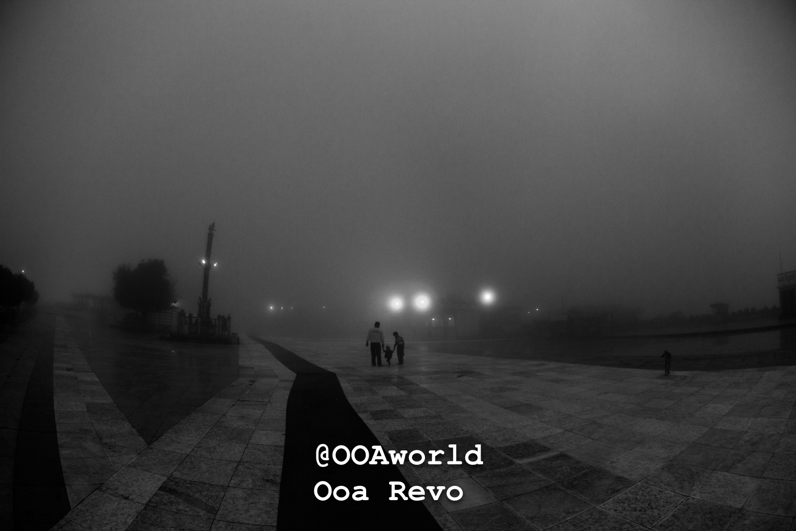 Kiyakito Myanmar foggy night silhouette family walk Photo OOAworld Kiyakito Myanmar foggy night silhouette family walk Photo OOAworld