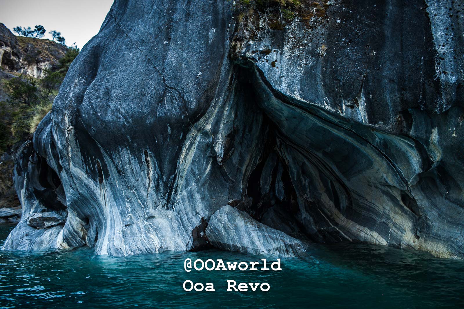 Puerto Rio Tranquilo Textures 1 Puerto Rio Tranquilo OOAworld Marble cave formations over turquoise lake water Photo OOAworld