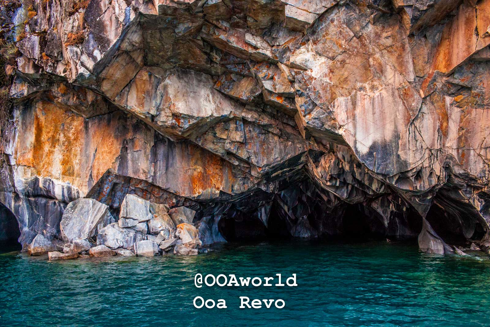 Puerto Rio Tranquilo Textures 2 Puerto Rio Tranquilo OOAworld Colorful rock formations by turquoise water at Marble Caves Chile Photo OOAworld