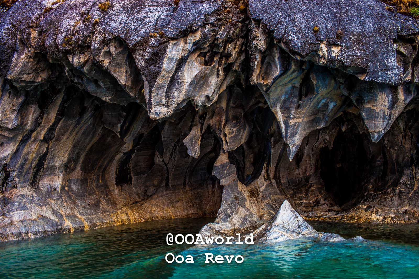 Puerto Rio Tranquilo Textures 2 Puerto Rio Tranquilo OOAworld Stunning marble caves with turquoise water Photo OOAworld