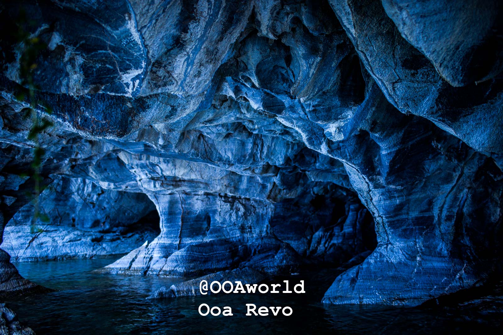 Puerto Rio Tranquilo Textures 2 Puerto Rio Tranquilo OOAworld blue marble cave with natural arches reflected in water Photo OOAworld