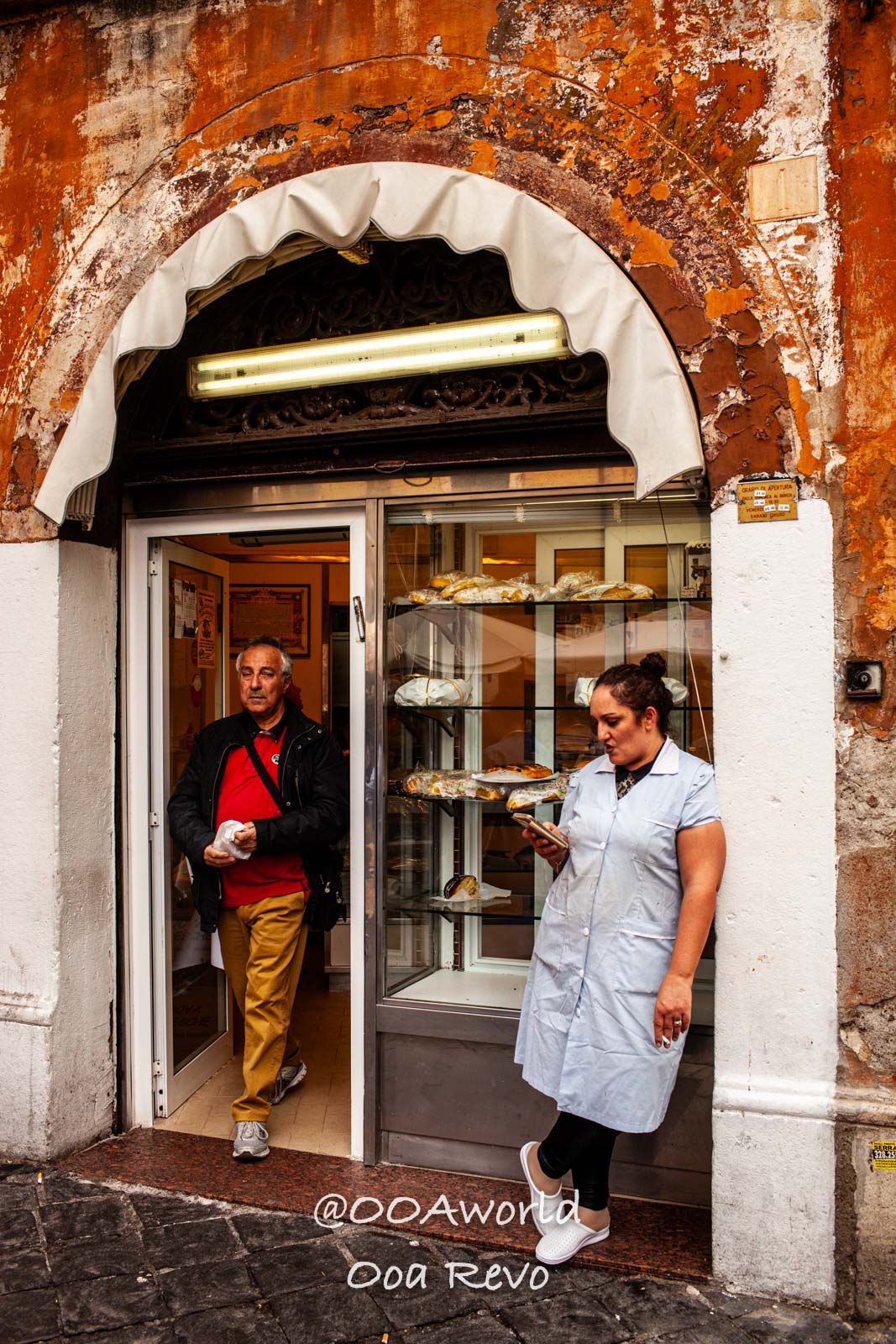 rustic bakery entrance with people in Rome Italy Photo OOAworld rustic bakery entrance with people in Rome Italy Photo OOAworld
