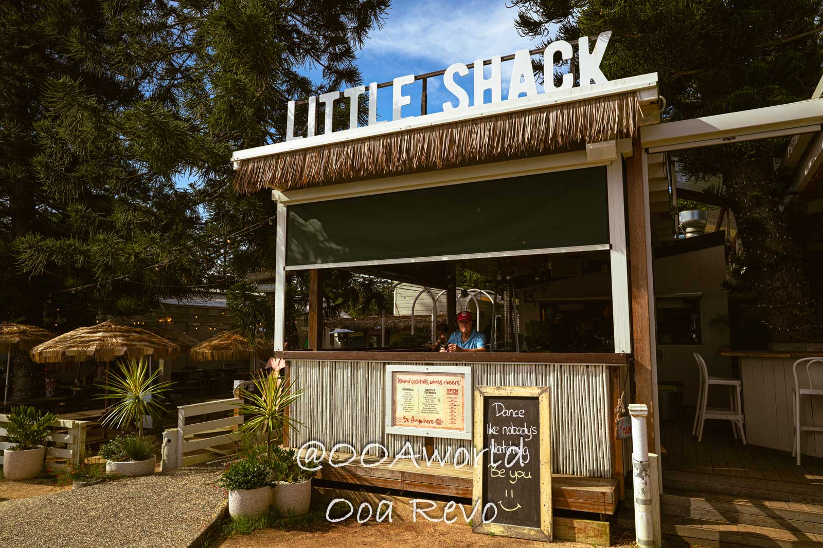 Byron Bay, Port Macquarie Australia outdoor beachside cafe little shack sign Photo OOAworld