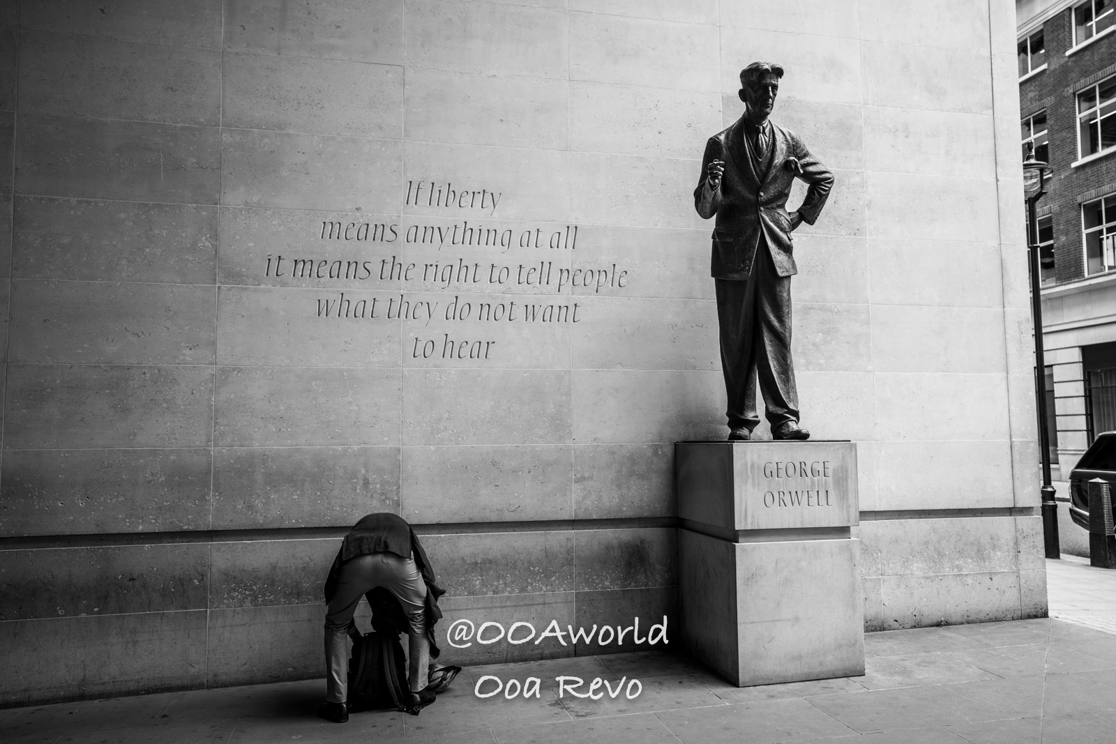 London Urban Architecture London George Orwell statue quote black and white Photo OOAworld