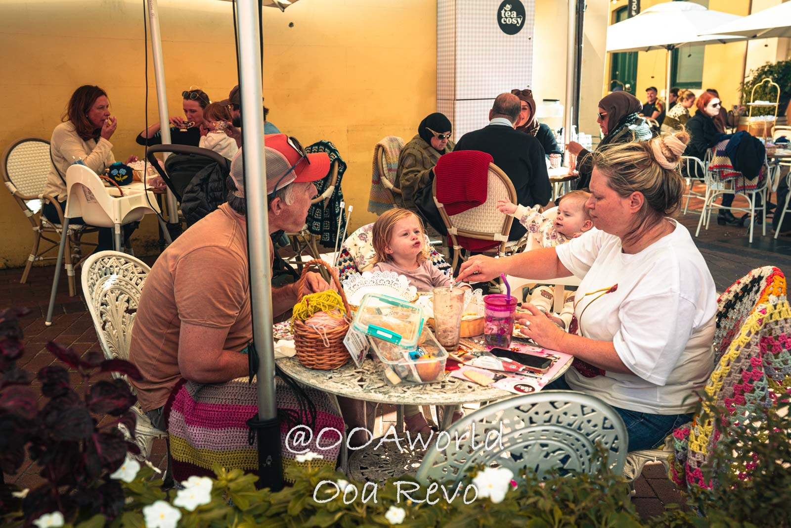 New Sydney Sydney outdoor family dining at cafe Photo OOAworld