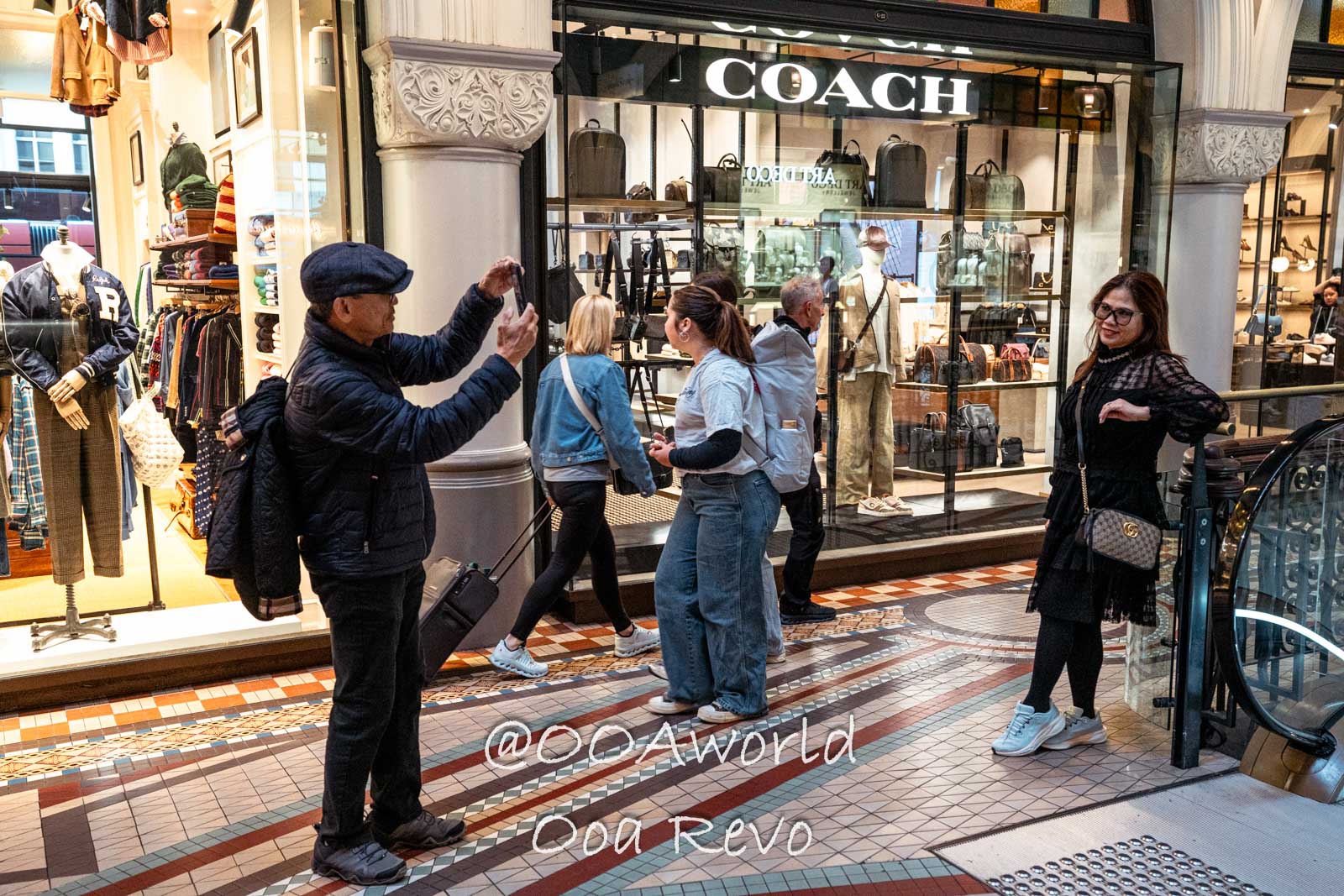 Old Sydney Sydney Shopping at Luxury Fashion Store Photo OOAworld Old Sydney Sydney People shopping at a luxury fashion store Photo OOAworld